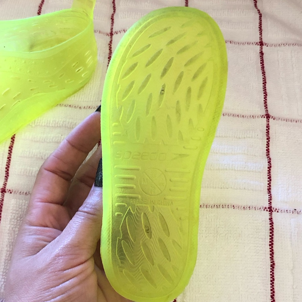 Speedo pool/water shoes- Toddler size 7/8 - Picture 4 of 5